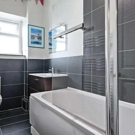 Pendennis - Bright Victorian Flat, Sea Views & Close To Διαμέρισμα *
