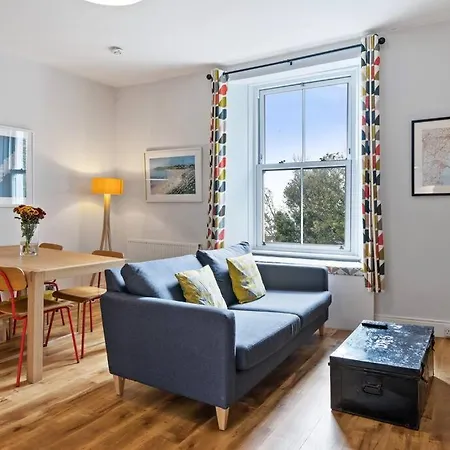 Pendennis - Bright Victorian Flat, Sea Views & Close To Διαμέρισμα Φάλμαουθ